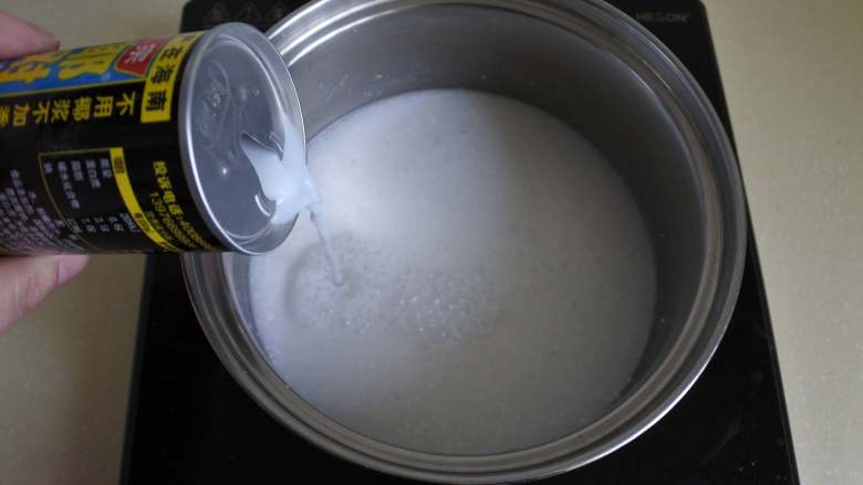 椰汁小方,椰浆250ml、椰汁250ml混合搅匀，加热（不要煮沸）