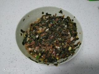 蚂蚁菜猪肉小笼包,搅拌均匀。