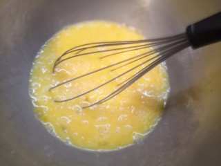 红糖枣糕（核桃芝麻蔓越莓）,鸡蛋打散