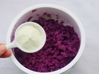 紫薯燕麦塔～,加入澳优能立多G4奶粉。