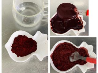 红丝绒蛋糕卷,10克的红丝绒用20克的水调成糊状。
