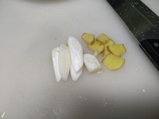 腐乳菜花,葱姜切片，段