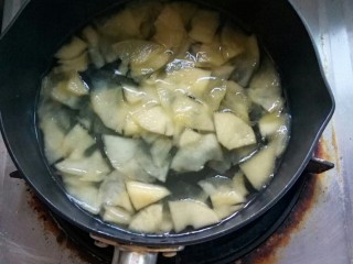 煮苹果   #调理肠胃食谱#,煮好的苹果汤。