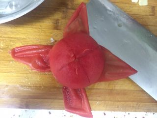 番茄龙利鱼,西红柿十字刀法，开水烫60下