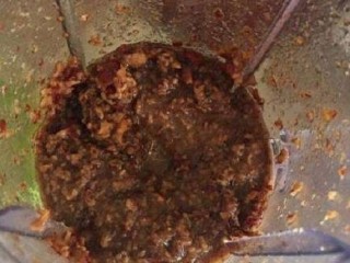 枣泥核桃糖,将枣肉放入料理机，加2倍的水，打成枣泥