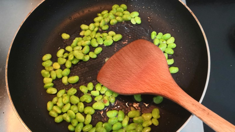 糖醋茭白豆仔,把豆仔，翻炒均匀