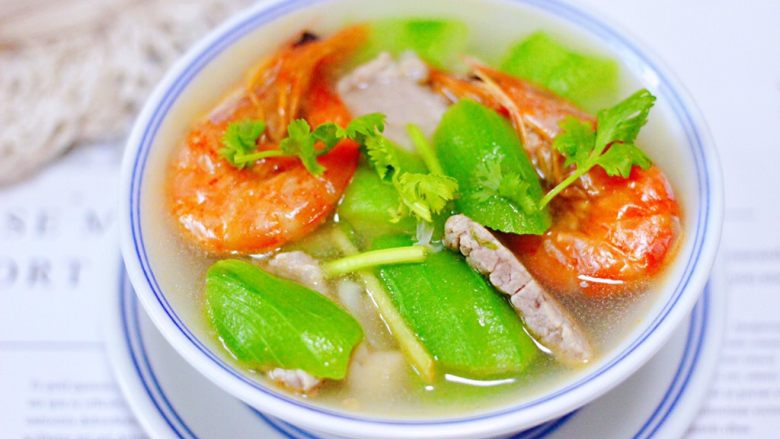 丝瓜海虾肉片汤,鲜美无比又营养丰富的丝瓜海虾肉片汤。