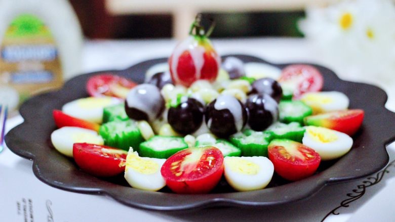 满园春色之蔬菜水果沙拉,营养丰富又健康美味的满园春色之蔬菜水果沙拉就做好咯。