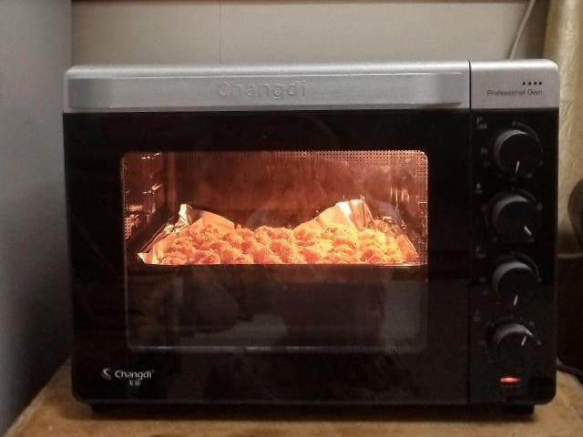 无油鸡米花（烤箱版),烤箱提前预热5分钟，上下火200度，15分钟即可。