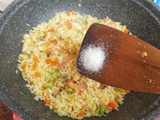 杂蔬虾仁炒饭,盐