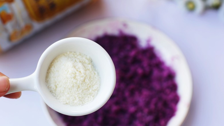 紫薯西多士,加一勺澳优能立多G4奶粉。