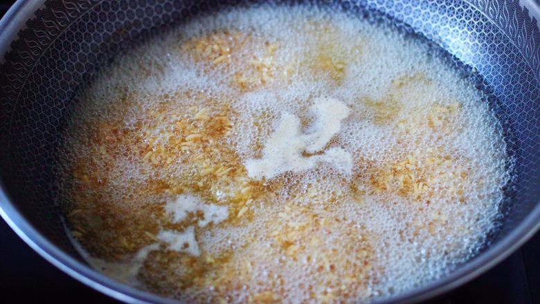醪糟蛋花汤,大火煮沸后，继续炖煮5分钟左右。