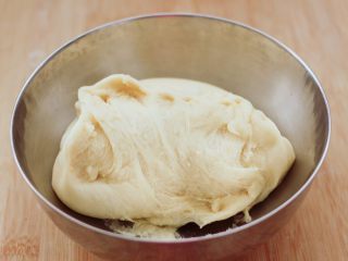 三色黎麦红薯华夫饼,发酵好的面团呈蜂窝状。