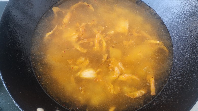 韩式泡菜汤,翻炒入味后加半锅水