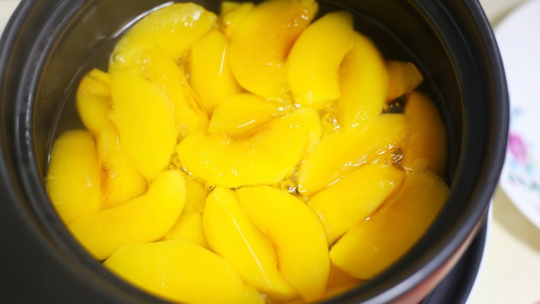 黄桃罐头,放凉放冰箱冷藏4小时以上。