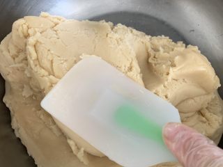 广式月饼🥮,用刮刀压拌的方式 至无干粉即可 不用揉