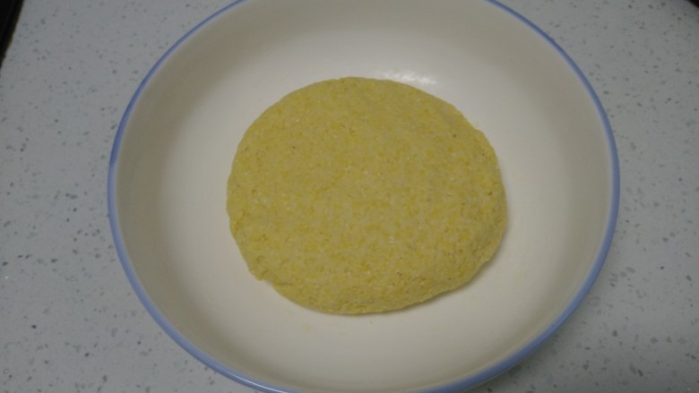 奶香窝窝头+奶香千层玉米面糖饼,活成光滑的面团。