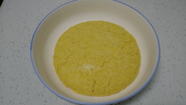 奶香窝窝头+奶香千层玉米面糖饼,放入冰箱冷藏发酵至2倍大。