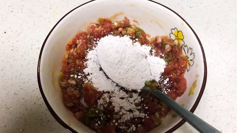 灯笼茄子,加入1小勺玉米淀粉