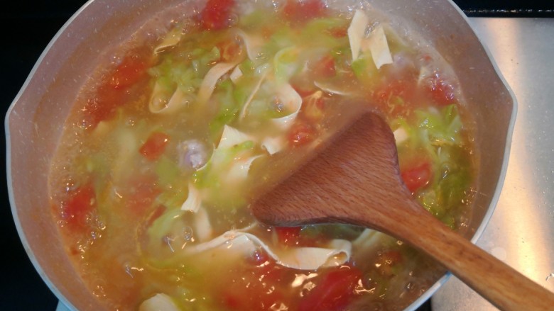 陕西胡辣汤,快速翻拌，至汤汁浓稠，关小火