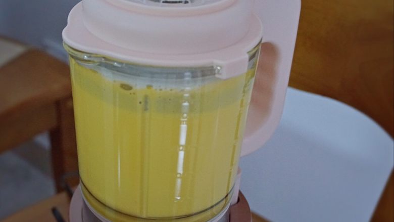 自制简单、味道超赞的下午茶甜点之芒果西米露,启动榨果汁功能将其榨成汁