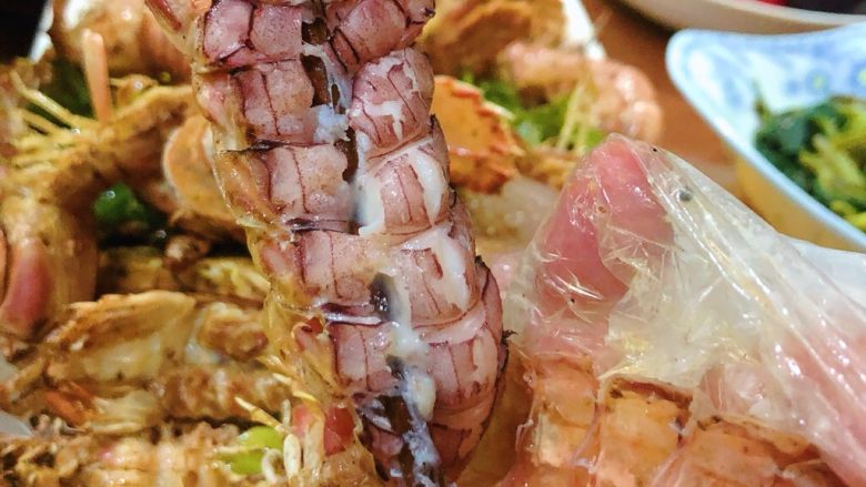 椒盐爬爬虾,这样一块完整的肉肉就会出现在您的面前，大家行动起来吧！