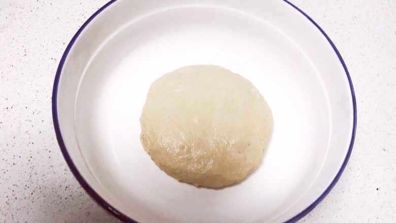 芝士榴莲饼,揉成光滑的面团
