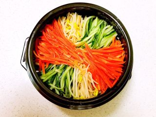 韩式石锅拌饭,再加入胡萝卜丝