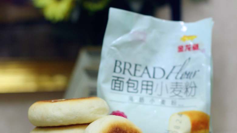 日式红豆包,在晾网上晾一下即可。