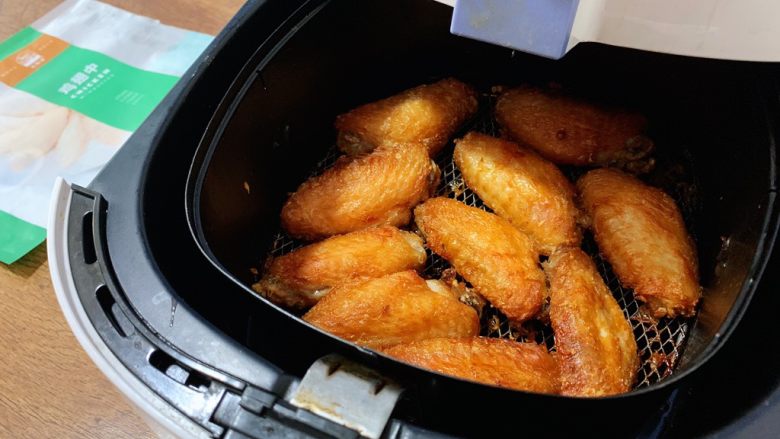 香蒜炸鸡翅（空气炸锅版）,鸡翅炸了20分钟后鸡翅即可食用。