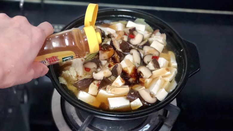 香菇炖豆腐➕香菇白菜炖豆腐,一茶匙太太乐鸡汁