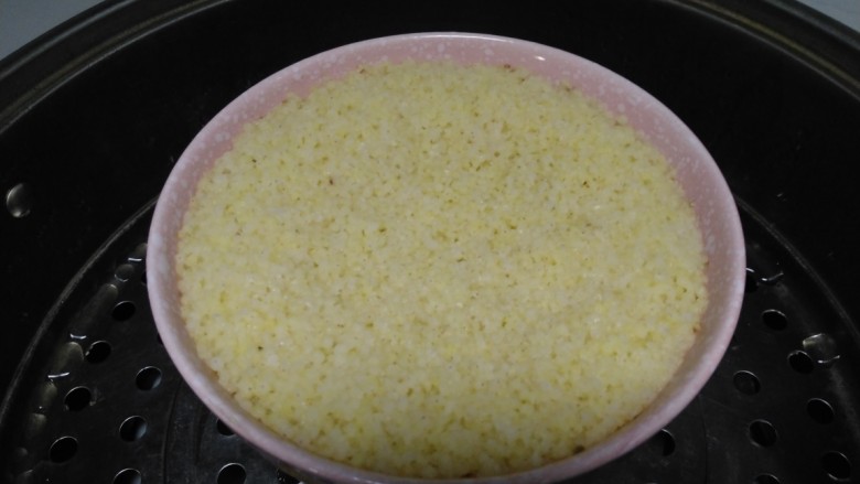 小米、玉米面、南瓜、孜然锅巴,加入沫过小米的清水，水开后转中火蒸25分钟。