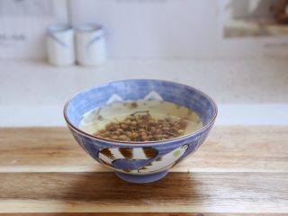 冬瓜羊肉丸子汤,花椒用开水泡10分钟左右，花椒不要了，留花椒水备用。