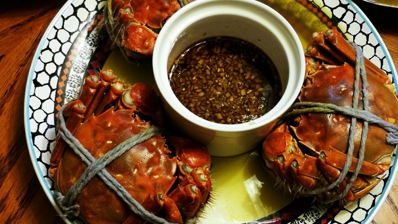 清蒸大闸蟹（太湖螃蟹）,完美出锅，翻过来准备上桌……
