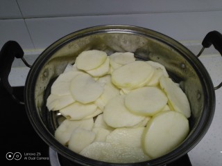 改良版的糖油果子,放入蒸锅。