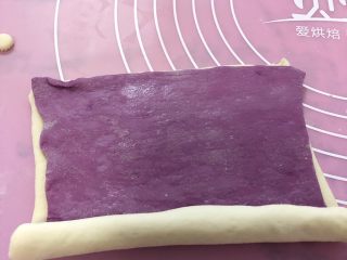 营养早餐-双色紫薯馒头,卷起来，可以刷一点水