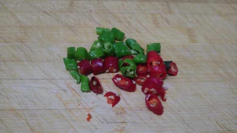 尖椒炒西红柿炖白菜,尖椒切圈
