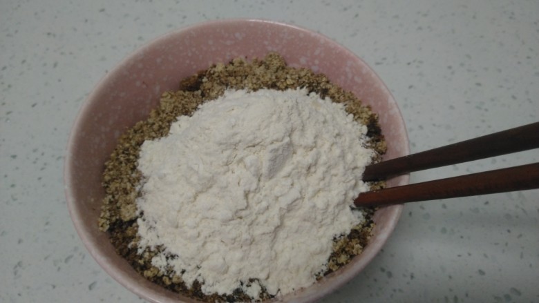 红糖芝麻花生柿子饼,加入炒熟的面粉