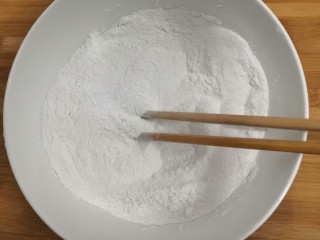 桂花糕,用筷子，搅拌均匀