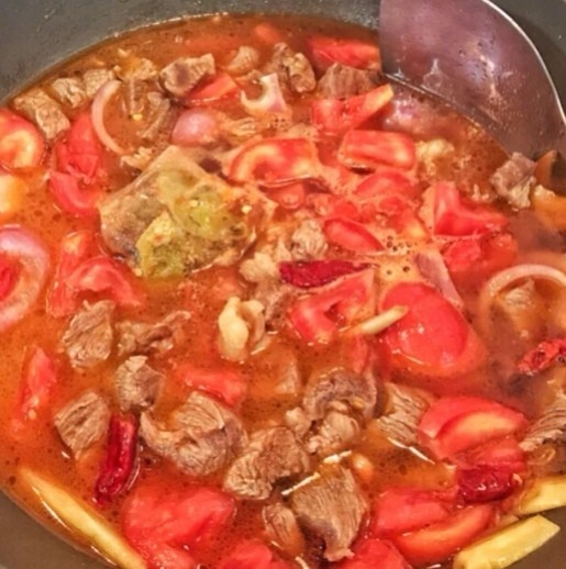 番茄炖牛腩,加半碗水炖煮