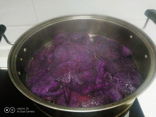 紫薯玫瑰花馒头,大火蒸7分钟。