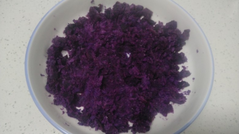 紫薯玫瑰花馒头,搅拌均匀