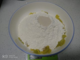 南瓜小兔子馒头,加入白糖、面粉、酵母