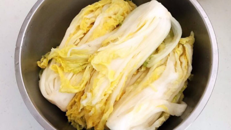 韩式辣白菜,用手攥出多余的水份