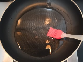香煎藕饼,热锅起油