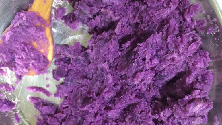 紫薯酿苦瓜,捣成泥状备用