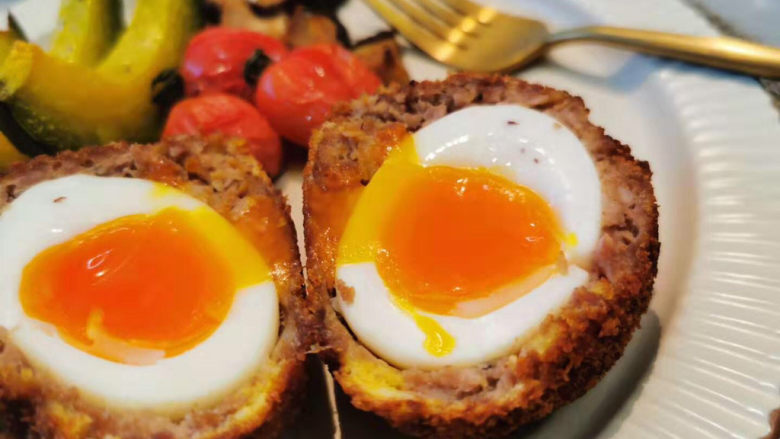 苏格兰炸鸡蛋-鸡蛋的花式吃法,晒图了，溏心效果特别棒有没有