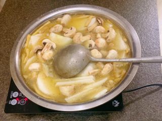 羊肉汤,家里喜欢用电磁炉做汤火锅，放一点素菜烫着吃