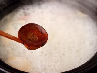 螃蟹青菜辣椒粥,加入花椒粉增加口感。