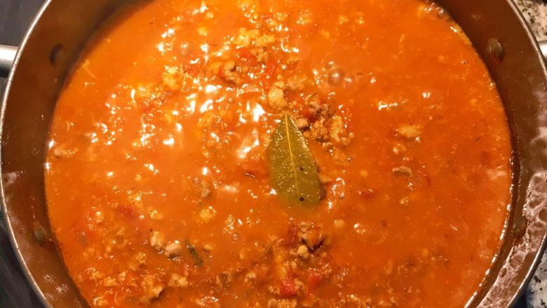 蕃茄肉酱（免加水、免加蕃茄酱）,继续小火煮10分钟即可。
